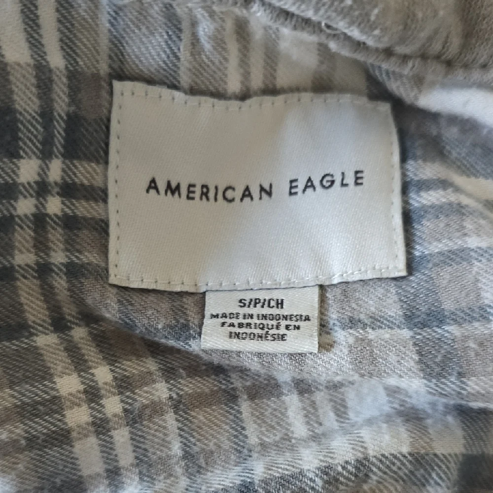 American Eagle Outfitters Gray and White Plaid Button-Down Shirt - Picture 7 of 7